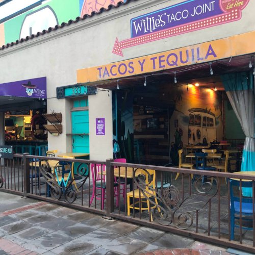 willies_front_patio_west